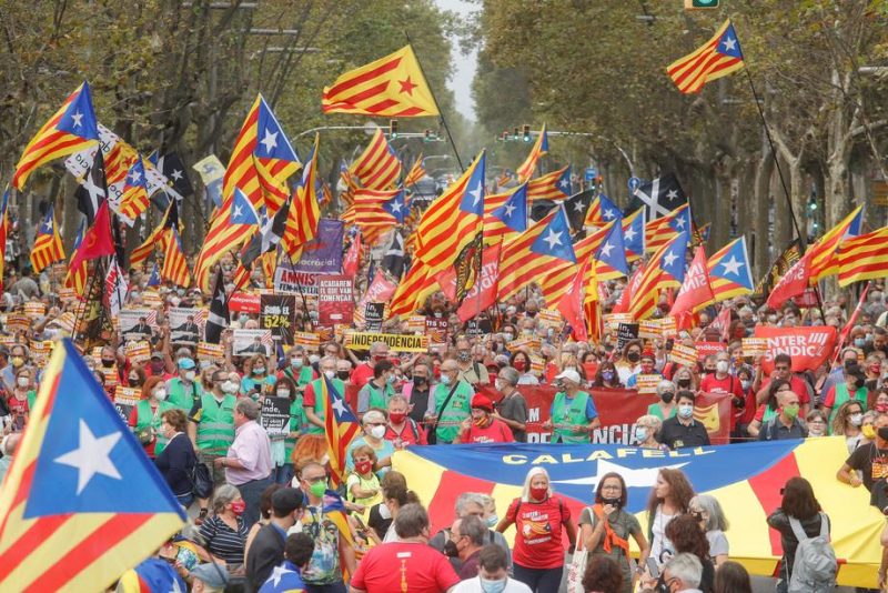 Des milliers de personnes réunies à Barcelone pour l'indépendance de la Catalogne