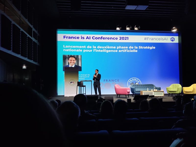 Intelligence artificielle : le gouvernement va investir 1,5 milliard d'euros pour créer des champions