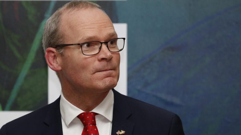 Le Royaume-Uni est prêt à déclencher l'article 16, selon le ministre irlandais des Affaires étrangères