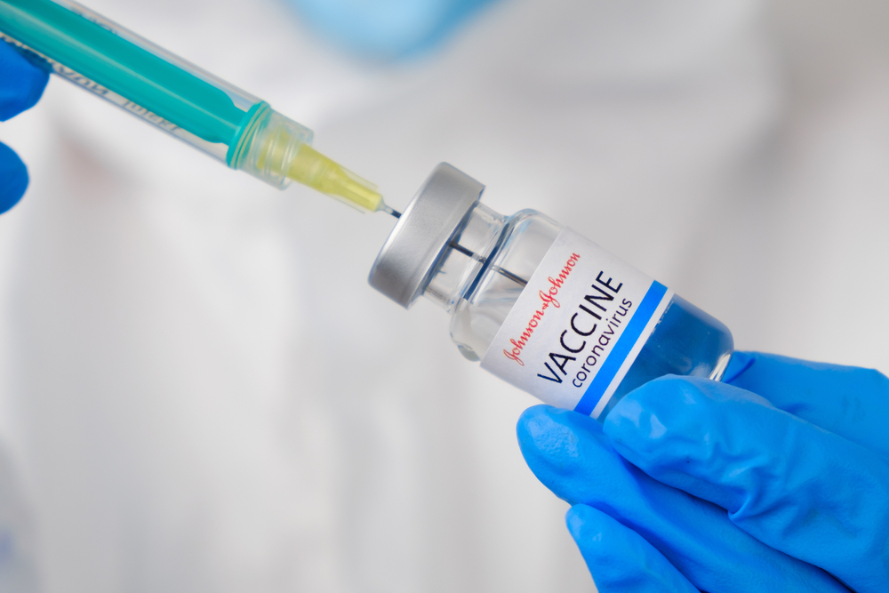 Johnson,And,Johnson,Coronavirus,Vaccine,And,Syringe,In,The,Bottle