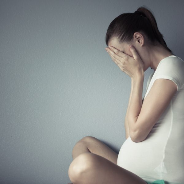 La mort d'une femme enceinte suscite de nouvelles protestations contre la loi sur l'avortement en Pologne