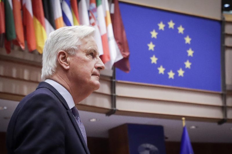 Pêche: Christophe Castaner met en cause Michel Barnier qui refuse toute polémique