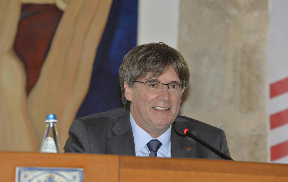 Court suspends Puigdemont extradition case