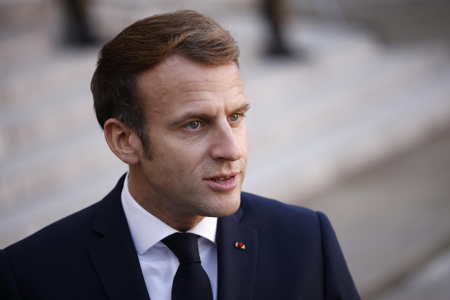 Face à la cinquième vague de Covid-19, Macron appelle à la « responsabilité » des non-vaccinés