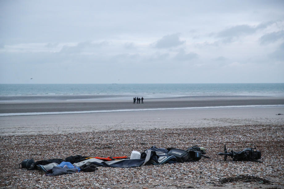 Migrants dead after boat sinks near Calais