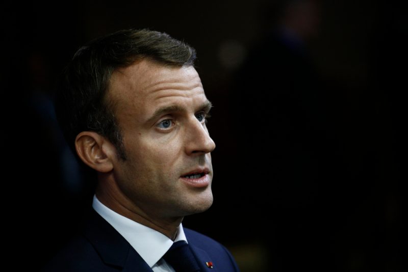 Devant le Comité des Régions, Emmanuel Macron s’engage pour la défense de l’État de droit et la liberté des médias