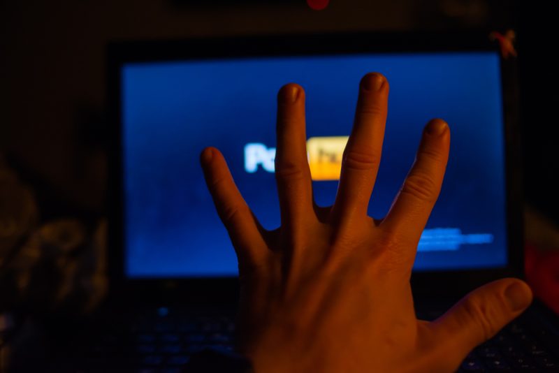 Menacé de blocage, Pornhub invite le CSA à ne pas « empiéter sur la vie privée des adultes »