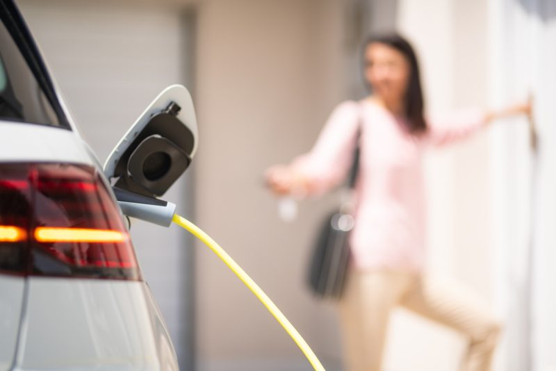 En Finlande, les femmes pourraient bénéficier d'avantages fiscaux pour l'achat de voitures électriques