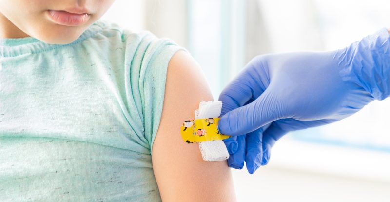Plusieurs pays d'Europe vaccinent les enfants mais le vaccin seul « ne suffira pas »