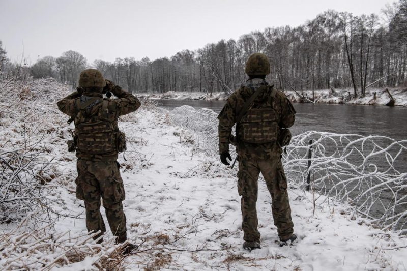 Des soldats britanniques commencent leurs opérations de soutien à la Pologne à la frontière biélorusse
