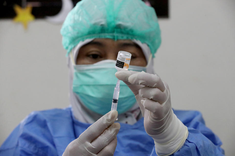 The Indonesian government starts COVID-19 vaccinations for children ages six to 11