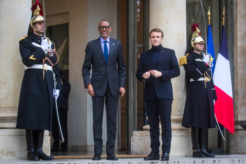 Emmanuel Macron prépare le sommet UE-Afrique avec Paul Kagame et Macky Sall