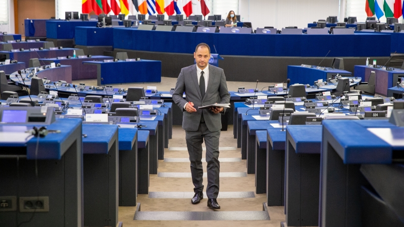 Le leader des socialistes bulgares au sein du Parlement européen exclu de son parti