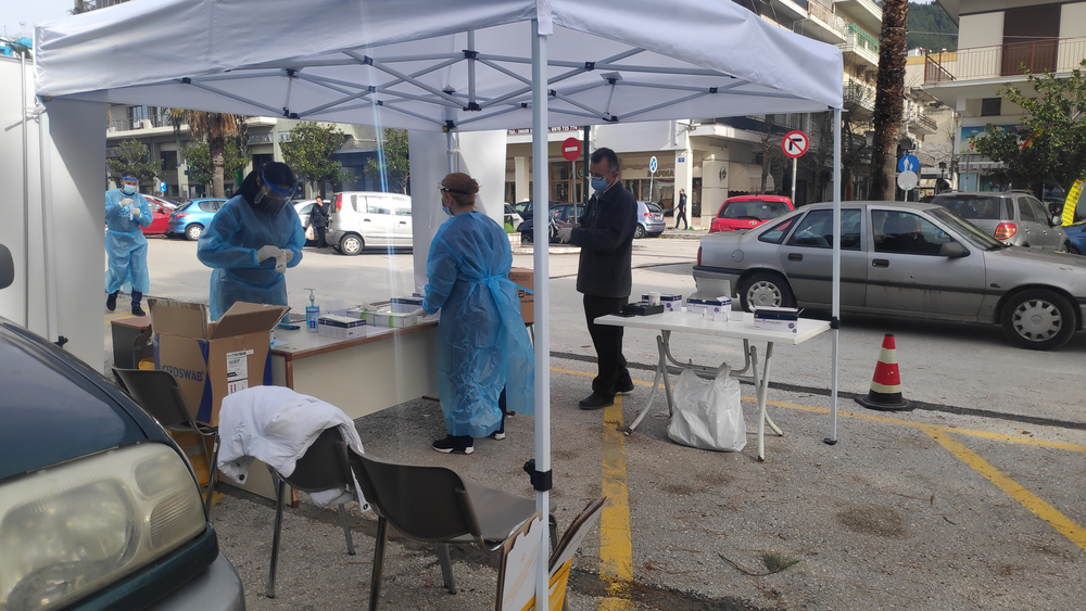 Free,Covid-19,,Coronavirus,Epidemy,Rapid,Test,Lab,On,Streets,During
