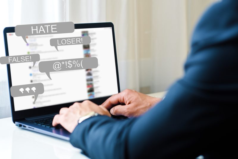 Haine en ligne : nouvelles obligations pour les plateformes de plus de 10 millions de visiteurs uniques par mois