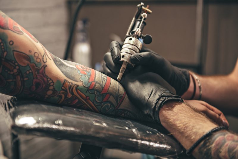 L'UE interdit des encres de tatouage dangereuses pour la santé