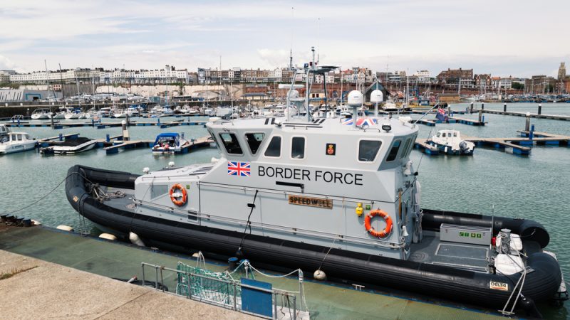 Migrants traversant la Manche : le personnel des frontières menace de faire grève à cause de la politique de « refoulements »