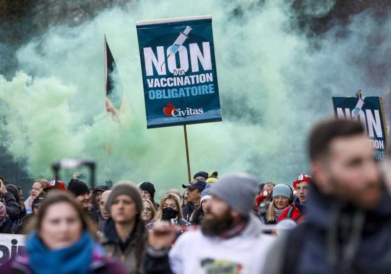 Plusieurs milliers de manifestants à Bruxelles contre les restrictions sanitaires