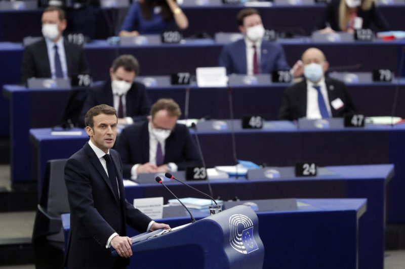 L'allocution d'Emmanuel Macron devant le Parlement européen se transforme en règlement de compte