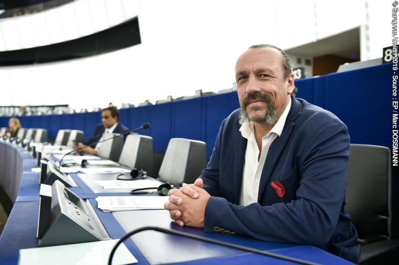 Les ambitions de la présidence française ne servent que l’industrie agrochimique et agroalimentaire, selon un eurodéputé écologiste