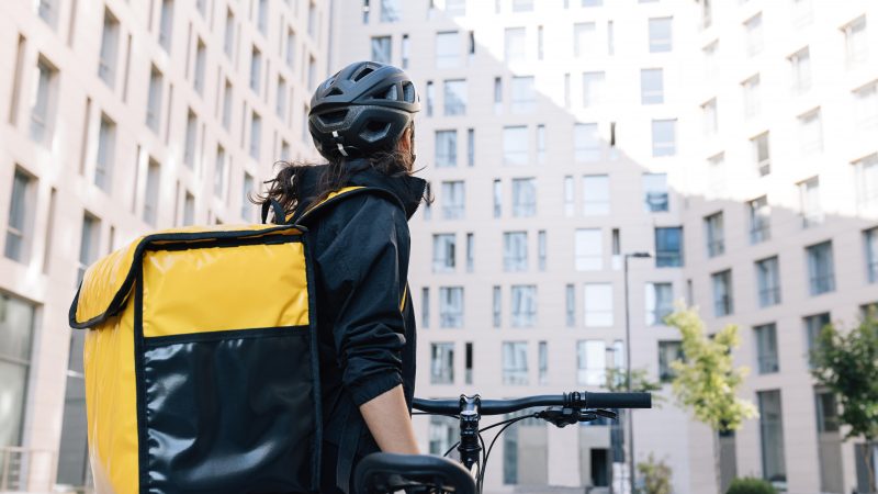 Économie des plateformes : des mesures doivent être prises pour remédier aux inégalités hommes-femmes, selon un rapport