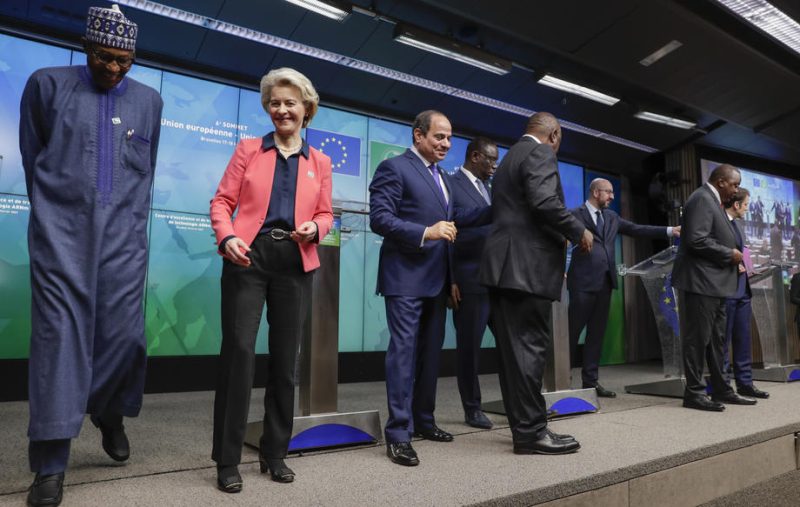 Les dirigeants promettent un « nouvel élan » pour le partenariat UE-Afrique, mais les divisions demeurent
