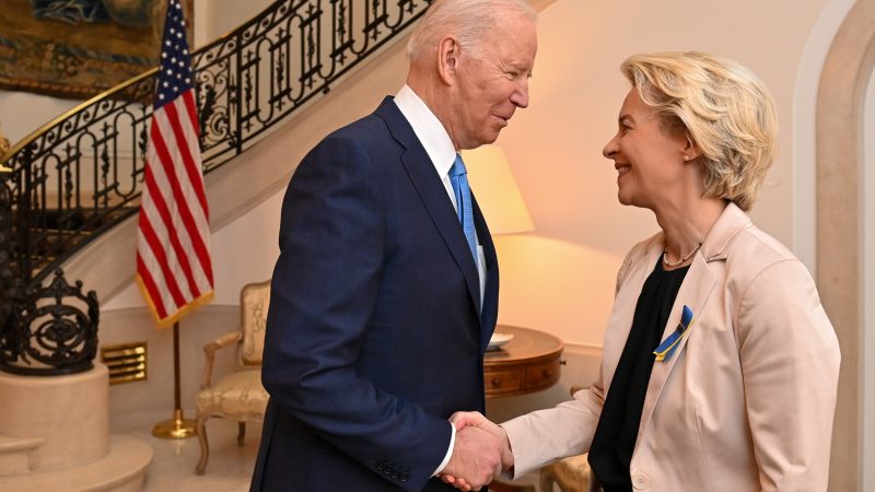 L’UE et les États-Unis concluent un accord sur le GNL alors que l’Europe cherche à se passer du gaz russe