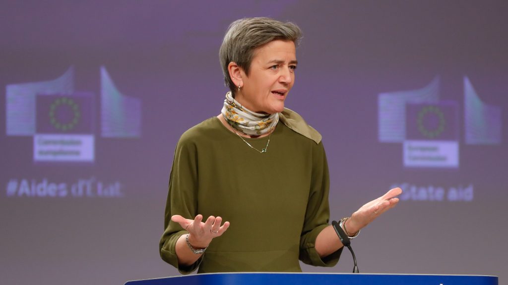 epa09652446 European Commission vice-president in charge of Europe Fit for the Digital Age and vice presidente Margrethe Vestager gives a press conference on the Commission&rsquo;s endorsement of the new Guidelines on State aid for Climate, Environmental protection and Energy  at the Berlaymont, in Brussels, Belgium, 21 December 2021.  EPA-EFE/STEPHANIE LECOCQ