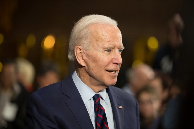 Ukraine: Biden traite Poutine de "criminel de guerre", frappes meurtrières sur des civils