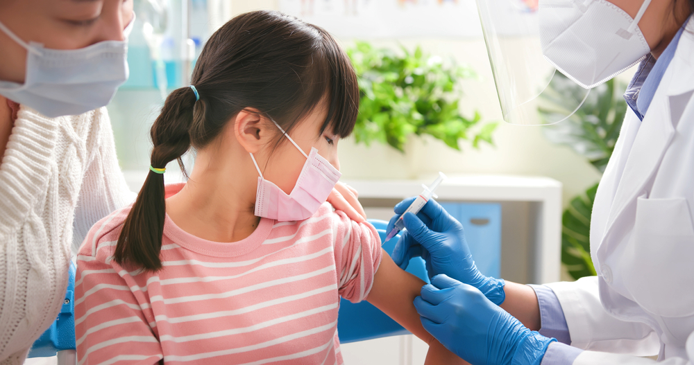 Asian,Female,Doctor,Wearing,Gloves,And,Isolation,Mask,Is,Making