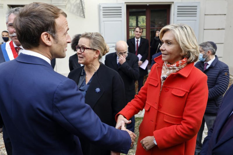 Emmanuel Macron accusé de piller le programme de la droite