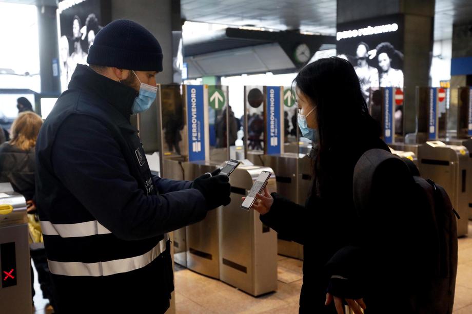 Italian Police control Green Pass certificate in Milan