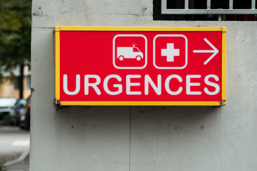 Closeup,Of,French,Hospital,Emergency,Entry,Sign,With,Text,In