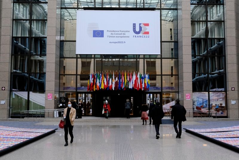 Loi européenne sur l'IA : la présidence française de l'UE souhaite l'alignement avec le nouveau cadre législatif