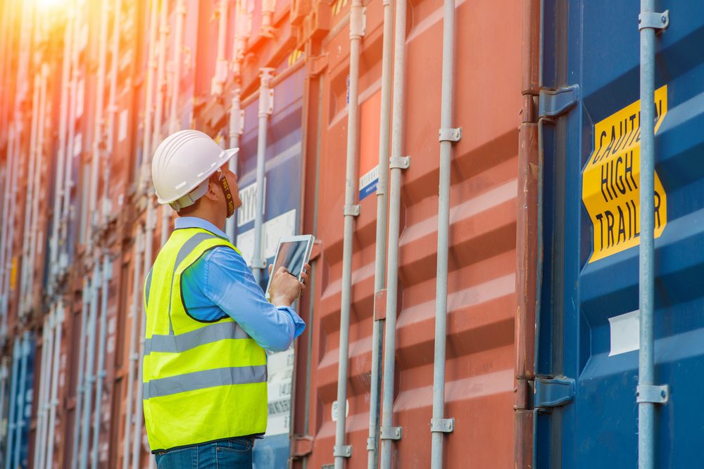Foreman,Control,Loading,Containers,Box,From,Cargo,Freight,Ship,For