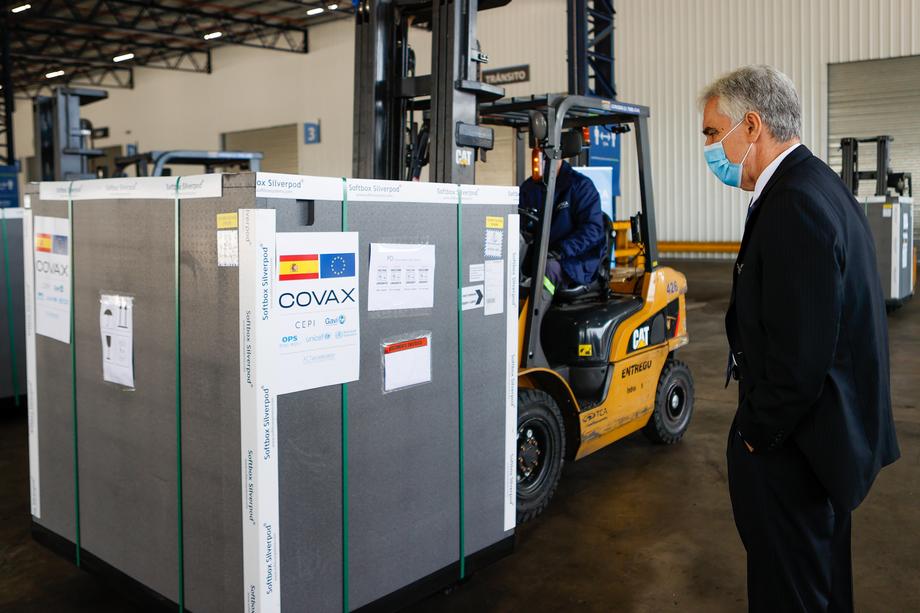 Argentina receives a new batch of covid vaccines donated by Spain