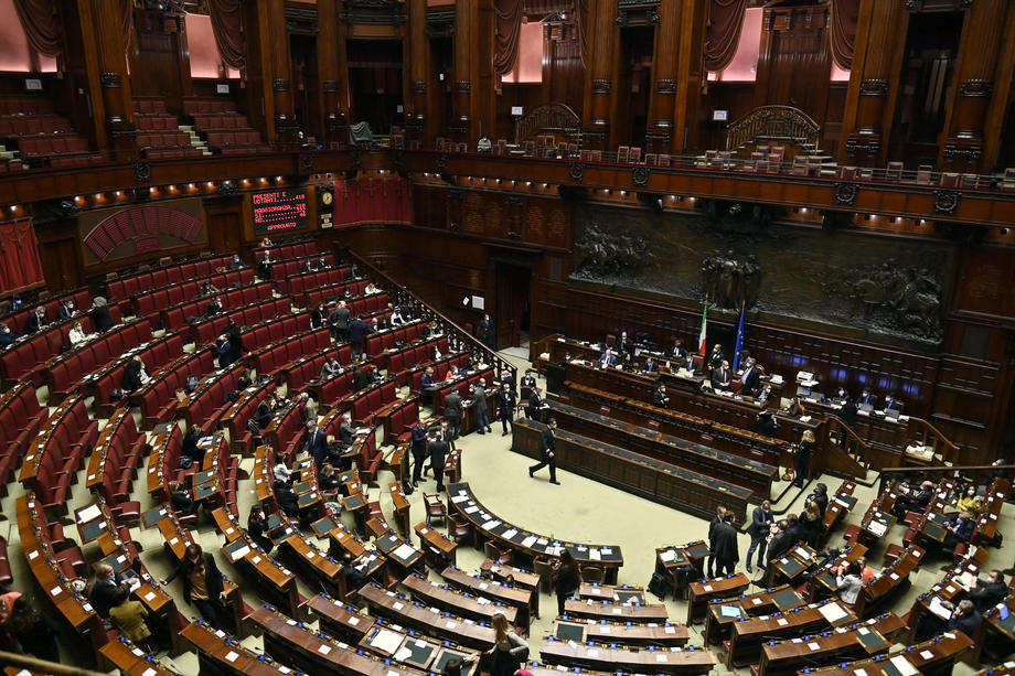 Vote of confidence on mandatory Covid vaccine at Italian Parliament