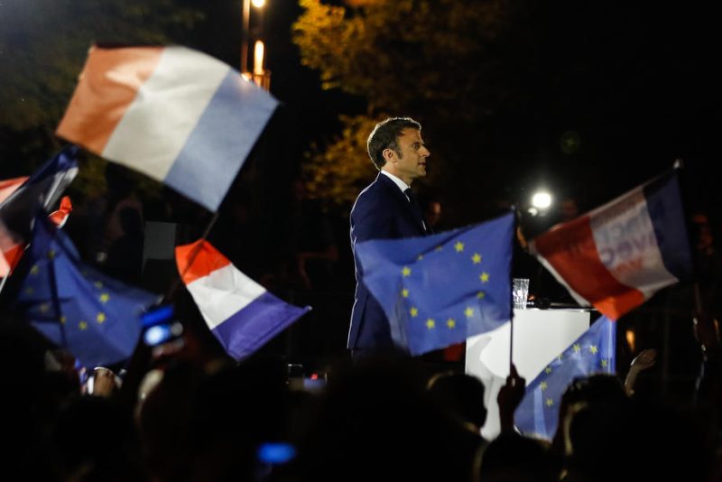 Emmanuel Macron met en garde contre « le retour au nationalisme, à la guerre » si Marine Le Pen est élue
