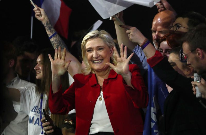 Accusations de détournement d'argent public européen : Marine Le Pen dénonce "un coup fourré de l'UE"