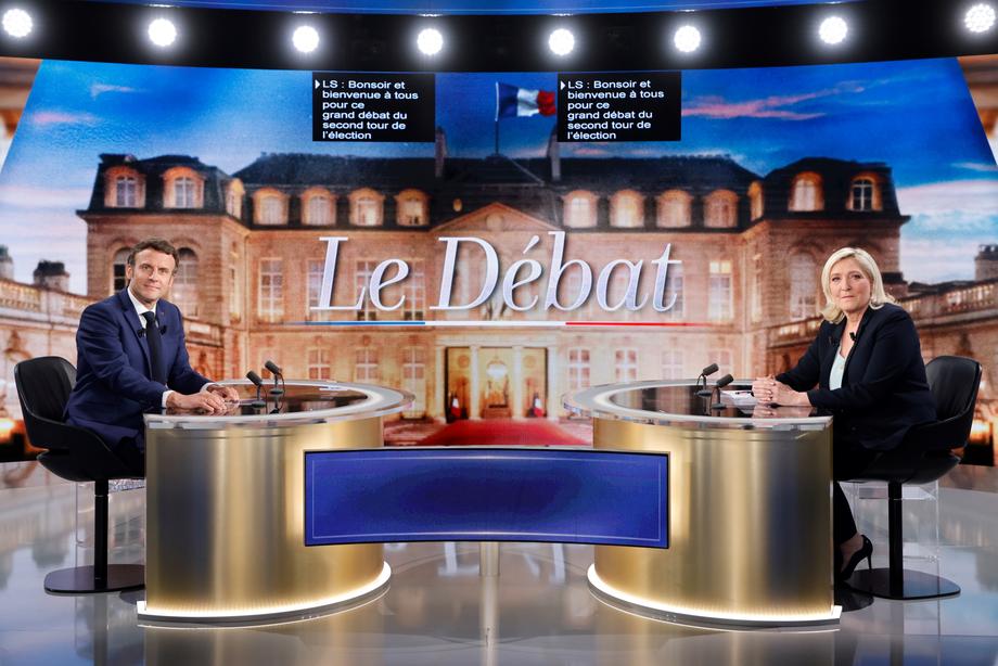 Live debate between French presidential candidates Marine Le Pen and Emmanuel Macron