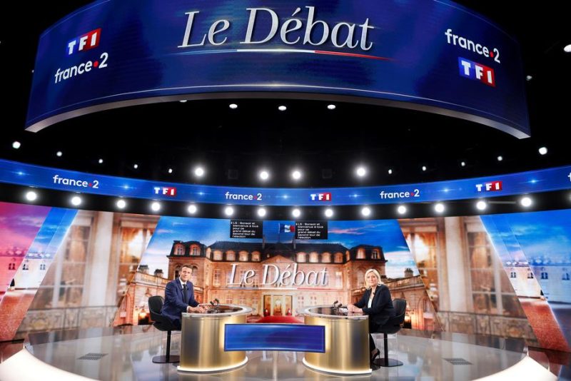 Réactions politiques au débat Le Pen-Macron : chaque camp défend son champion, les autres se sont ennuyés