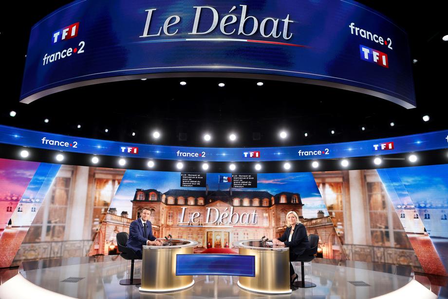 Live debate between French presidential candidates Marine Le Pen and Emmanuel Macron