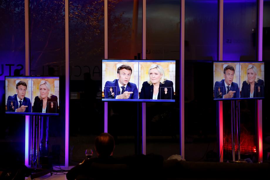 Live debate between French presidential candidates Marine Le Pen and Emmanuel Macron