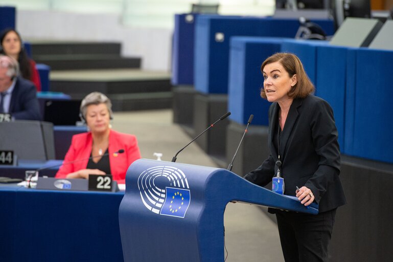 Travailleurs des plateformes : la rapporteure au Parlement défend une protection de l'emploi renforcée