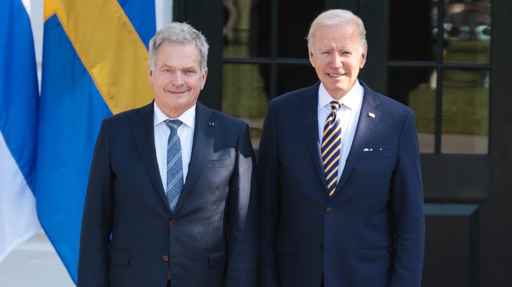 epa09957767 US President Joe Biden, welcomes Finnish President Sauli Niinisto (L) on the South Lawn of the White House in Washington, DC, USA, 19 May 2022. Swedish Prime Minister Andersson and Finnish President Niinisto are visiting at the White House following the countries&rsquo; applications for NATO membership as a result of Russia&rsquo;s invasion of Ukraine.  EPA-EFE/Oliver Contreras / POOL