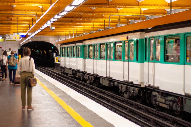 Le gouvernement annonce la fin du port du masque dans les transports