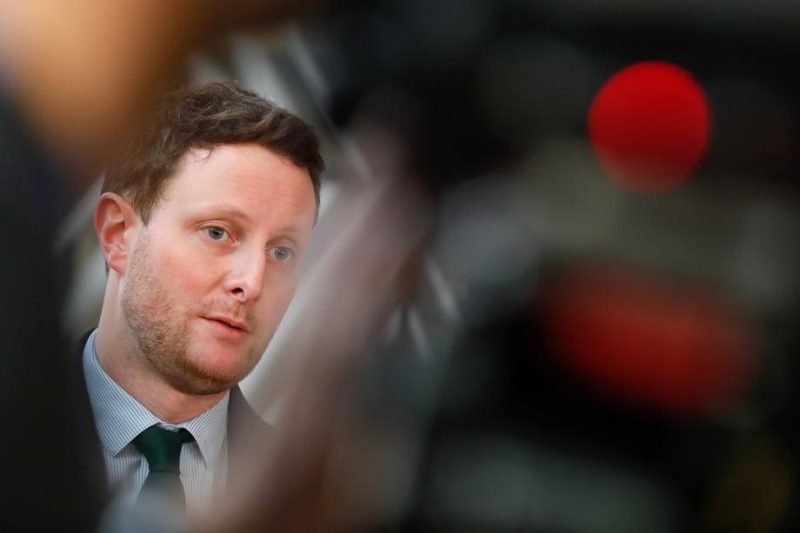 Un accord sur l’embargo sur le pétrole russe est possible « dans la semaine » selon Clément Beaune