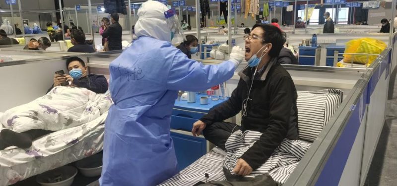 Covid-19 : la moitié des patients hospitalisés en Chine présentent encore des symptômes au bout de deux ans