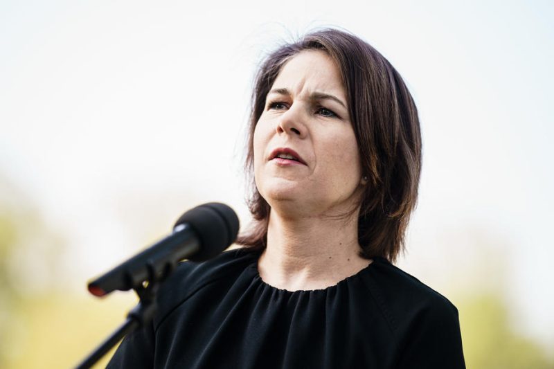 Ukraine : la ministre allemande des Affaires étrangères demande que les criminels de guerre soient poursuivis