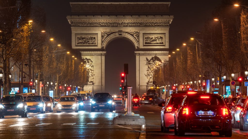 Champs Elysées by night
